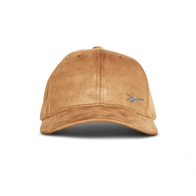 Casquette en daim avec écusson Casquette en daim avec écusson