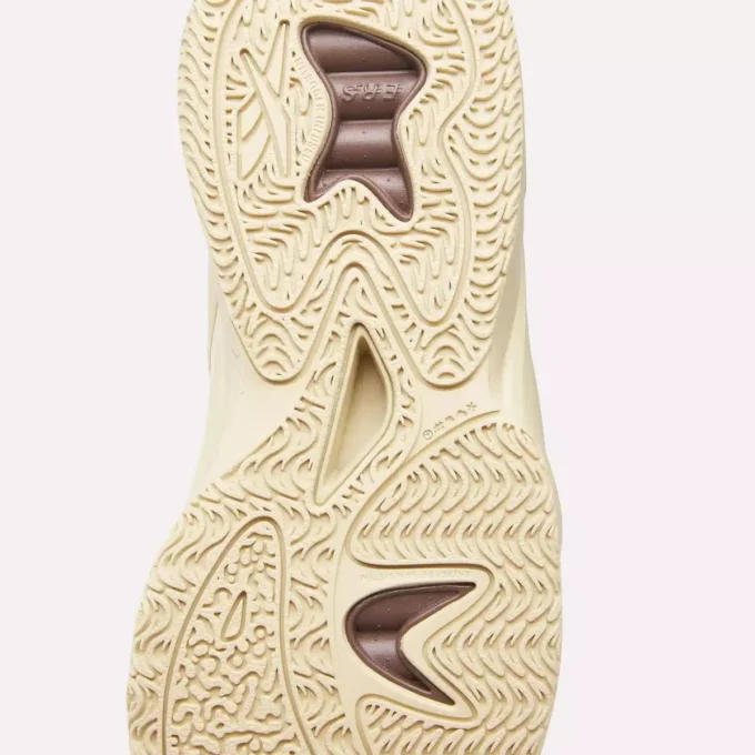 Chaussures de basket Angel Reese 1