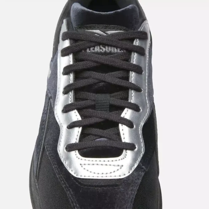 Chaussures Reebok x PLEASURES Hammer Street Chaussures Reebok x PLEASURES Hammer Street