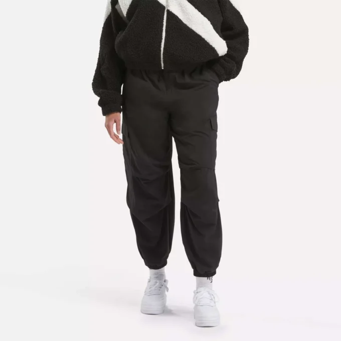 Pantalon cargo indispensable pour la garde-robe féminine