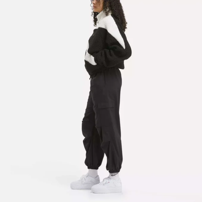 Pantalon cargo indispensable pour la garde-robe féminine