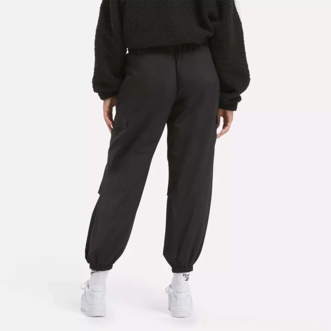 Pantalon cargo indispensable pour la garde-robe féminine