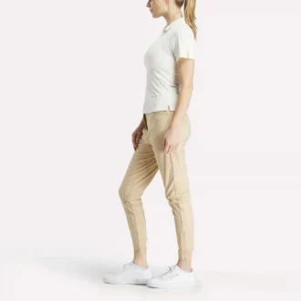 Polo de golf moulant à manches courtes et fermeture éclair pour femme